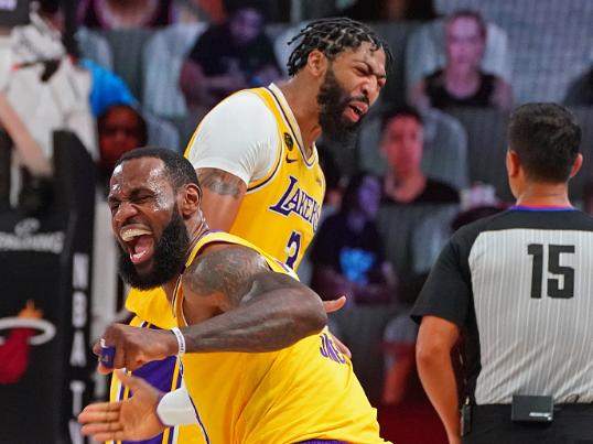 勒布朗·詹姆斯|湖人3-1拿赛点，詹姆斯暴怒，戴维斯曝内情，谁注意隆多举动?