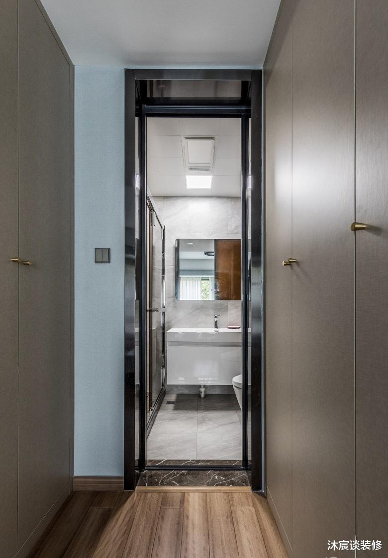 |她家100㎡,装成轻奢风格精致华丽,配色优雅高级,成为小区典范