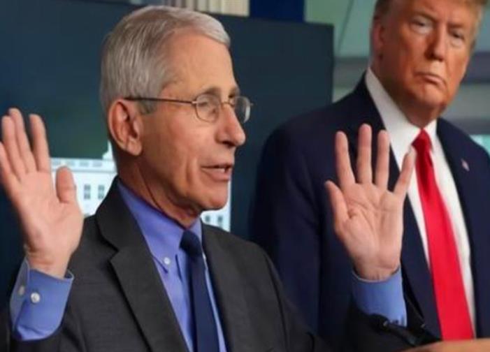 #特朗普#刚宣布肺炎大流行结束！美版“钟南山”揭露真相，特朗普暴跳如雷