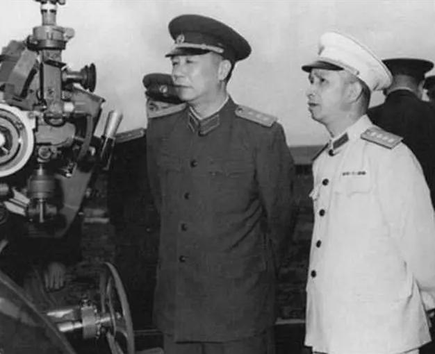 粟裕大将|粟裕战功显赫，为何官职在建国后越来越低？陈赓一句话说出原因