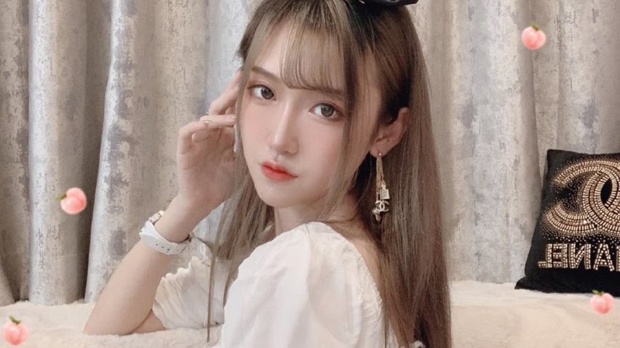 斗鱼▲腐团儿到底有多清纯？穿jk制服发福利努力后退，裙摆扬起瞬间美哭了