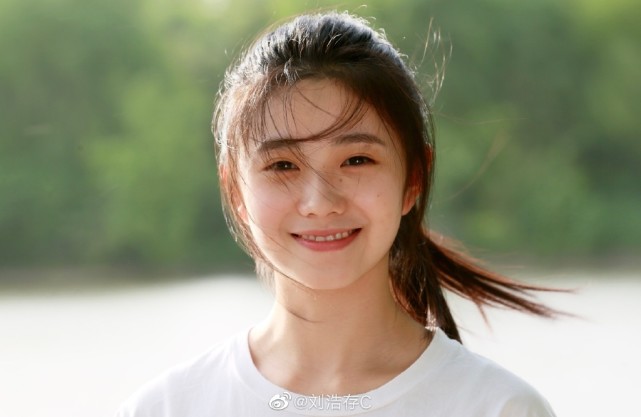 张艺谋|太宠了！张艺谋说刘浩存是周冬雨接班人，还差点抢了关晓彤的戏份