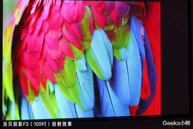 投影仪|萌新扫盲：智能家用投影仪与商务投影仪的区别在那，别傻傻分不清
