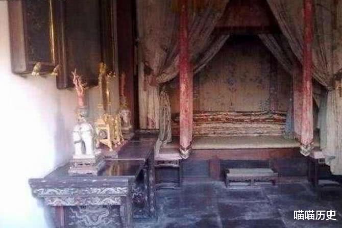 太监|妃子被打入冷宫后，太监们都会抢着做一件事，妃子们敢怒不敢言