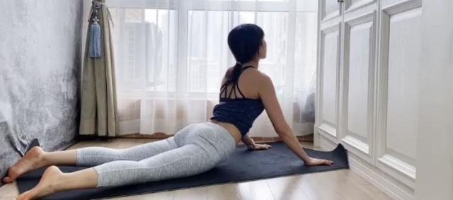 『佘诗曼』45岁佘诗曼身材照曝光：以貌取人，从来都很公平！