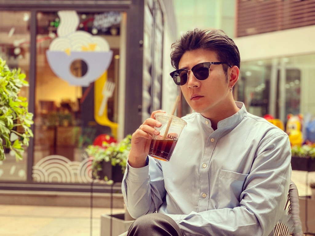 高晓攀■嘻哈包袱铺男团成立，沿袭高晓攀痞帅风，团歌歌词却让人产生不适