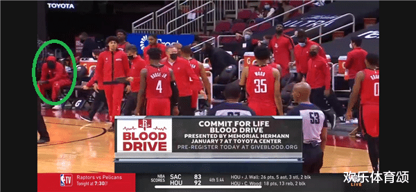 火箭队|末节短暂停！火箭球员下场，镜头扫到场边的哈登，真叫人看不懂啊