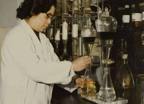 【】我国有一灭绝复姓，史书上只出现一次，如今成普通单姓，失去霸气