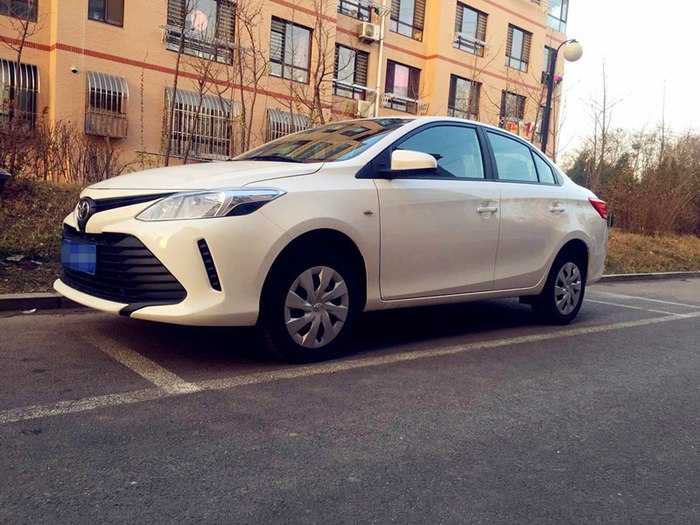 丰田威驰|36岁大叔喜提丰田威驰，配置简陋但油耗低，这个价格应该不算贵吧