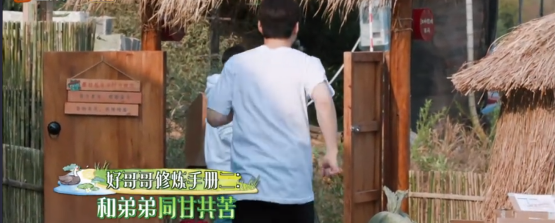 人物设定|被何炅黄磊踢出群聊，全网骂退出节目，却在韩国成万人追捧的音乐天才？