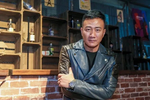 影帝|娱乐圈“我爸是李刚”:17岁想去拍戏,老爸立马叫来四位影帝抬轿