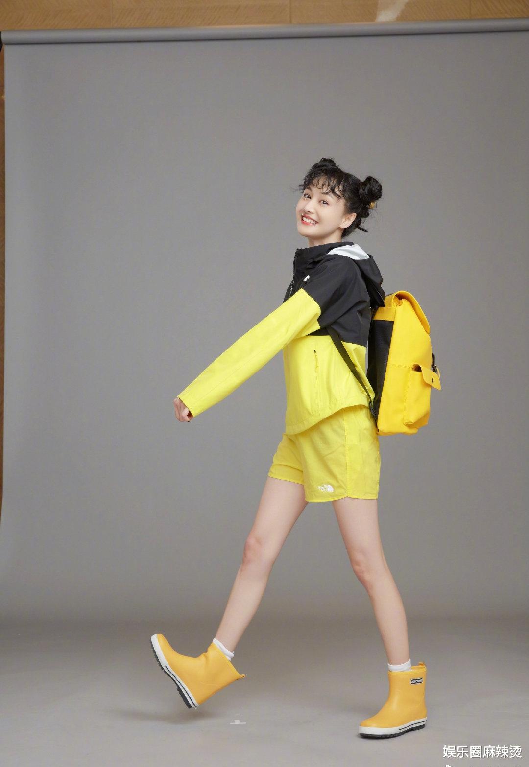 刘海:郑爽“泡面刘海”火了!搭配黄黑撞色套装元气十足,还是胖点好看