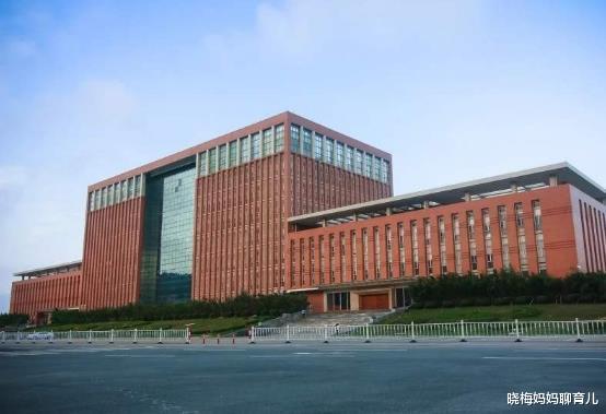 大学|儿子被大学录取全家高兴，一场新生说明会，孩子却无奈选择了复读