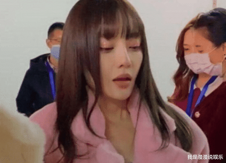 【李小璐】李小璐直播四小时全程被骂,下播后崩溃大哭,工作人员反应亮了