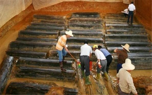 古墓|古墓挖出大量女尸，考古学家公布DNA结果，真实身份令人太意外