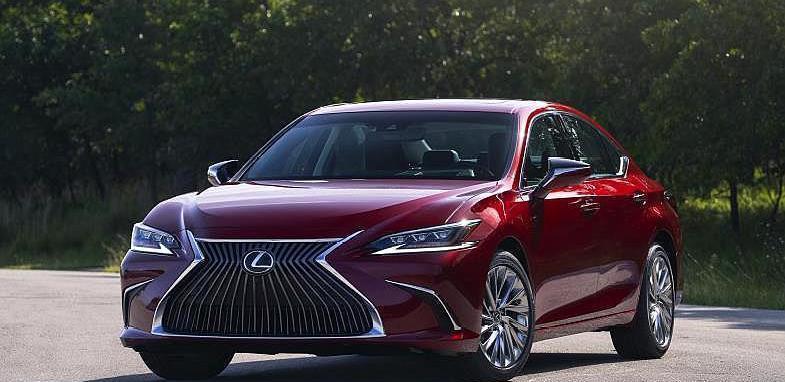 宝马5系|雷克萨斯“全新销量王”亮相,206马力起,顶峰306马力