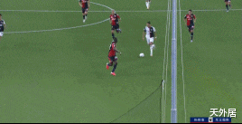 #C罗#炸裂！C罗轰出超级世界波，复制11年前经典之作，疯狂怒吼庆祝