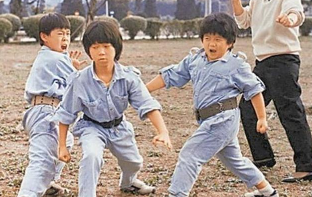 李连杰|李连杰接班人：入狱15年，戴手铐参加父亲葬礼，今成过亿票房导演