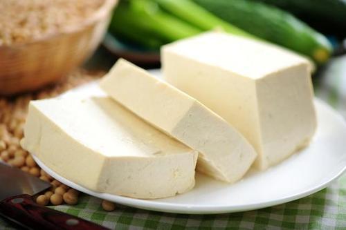 『豆腐』“煎豆腐”时，直接下油锅可不行！多加这一步，豆腐不碎也不粘锅