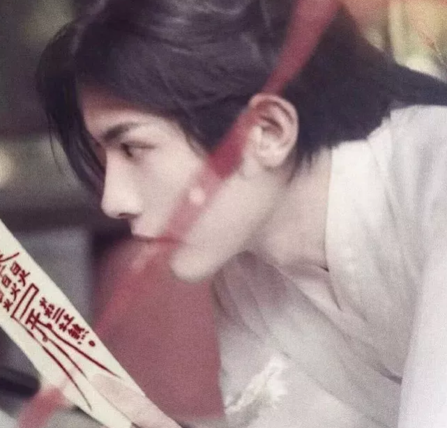 ▲还在为了“香肠嘴”而苦恼?经常对“嘴唇”做这3举动,秒变嘟嘟唇