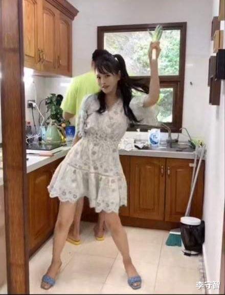 李宇春■《乘风破浪的姐姐》主题曲《无价之姐》涉嫌抄袭，苏醒吐槽李宇春