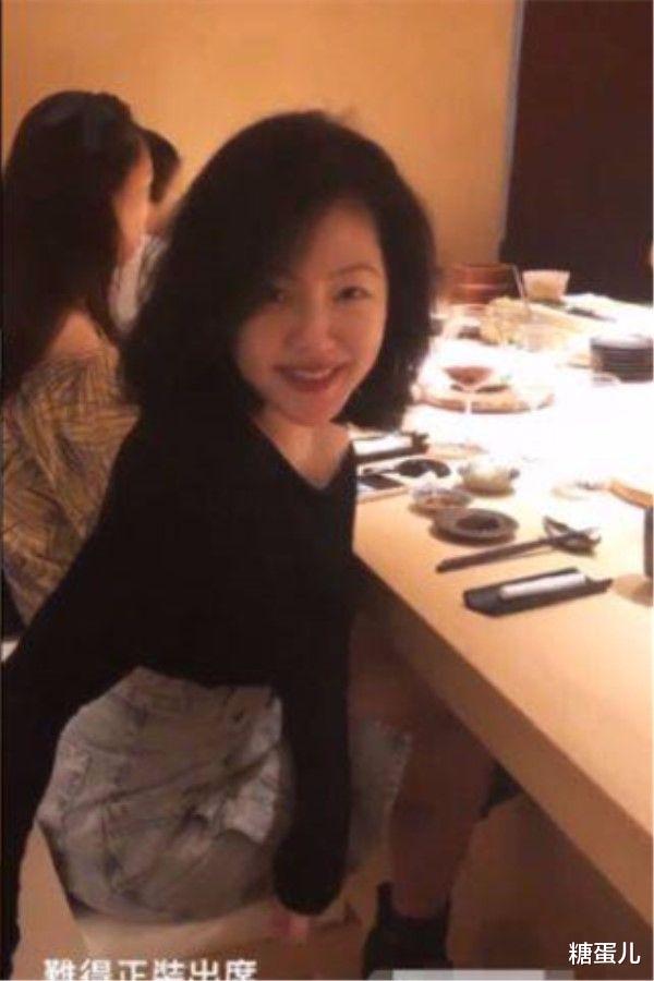 许晴|小S虽然年纪小点，但在许晴面前还是不自信，气质真的差很多！