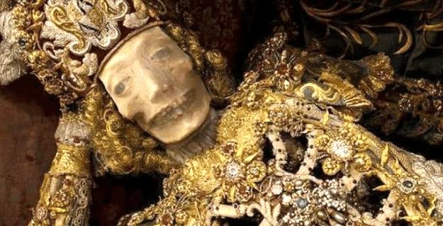 考古|世界上最昂贵的尸体，有“圣骨”之称，死后就没安宁过！