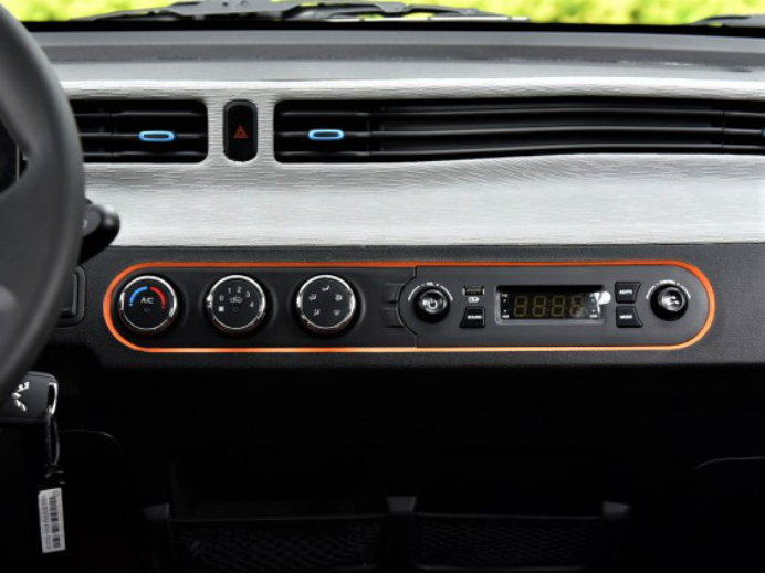 五菱宏光|预售1周订单破万!这台起售价不到3万的国民神车,原来真的很好开