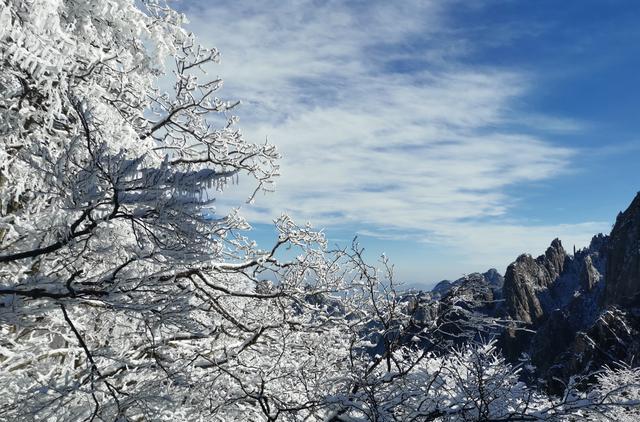 陈鹏历史杂谈 震撼！雪后，网友去安徽黄山拍摄的图片