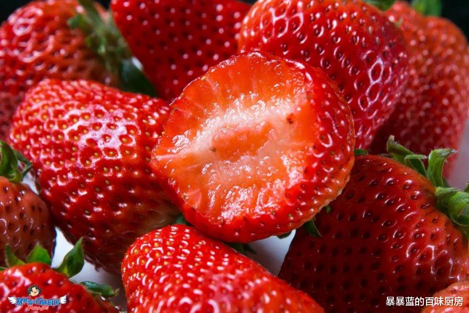 暴暴蓝的百味厨房 全民核酸后，最想吃一盒香甜可人的丹东红颜九九草莓！