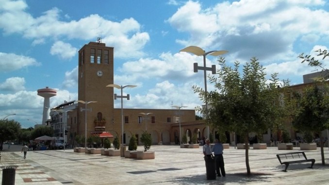 女孩|两个女孩在旅游胜地别墅被拖走，遭8名流氓轮流侵犯