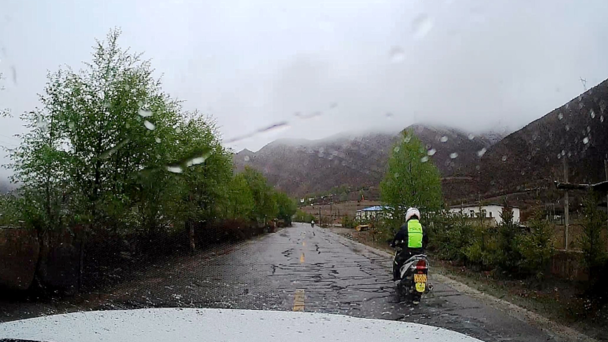 塌方|川藏318最容易断路的地段，一路塌方落石不断，带你体验惊魂自驾