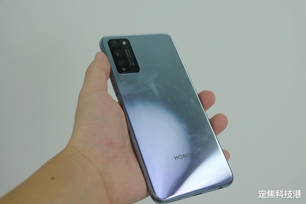 旗舰机|宁愿每年买一部千元机,也不愿一次买部旗舰机,这是什么心态?