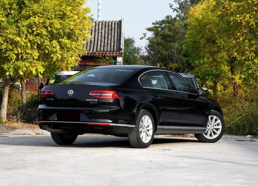 红旗|“猪鼻子插葱装象”的几款车，实力不高，却卖得挺好