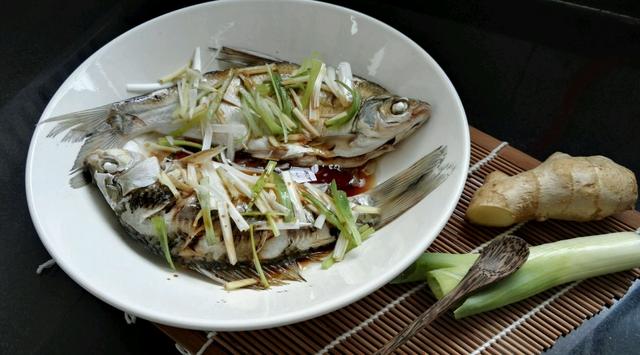 |48岁郑秀文，体重仅有85斤，直言：多吃3种食物，轻松瘦出小蛮腰