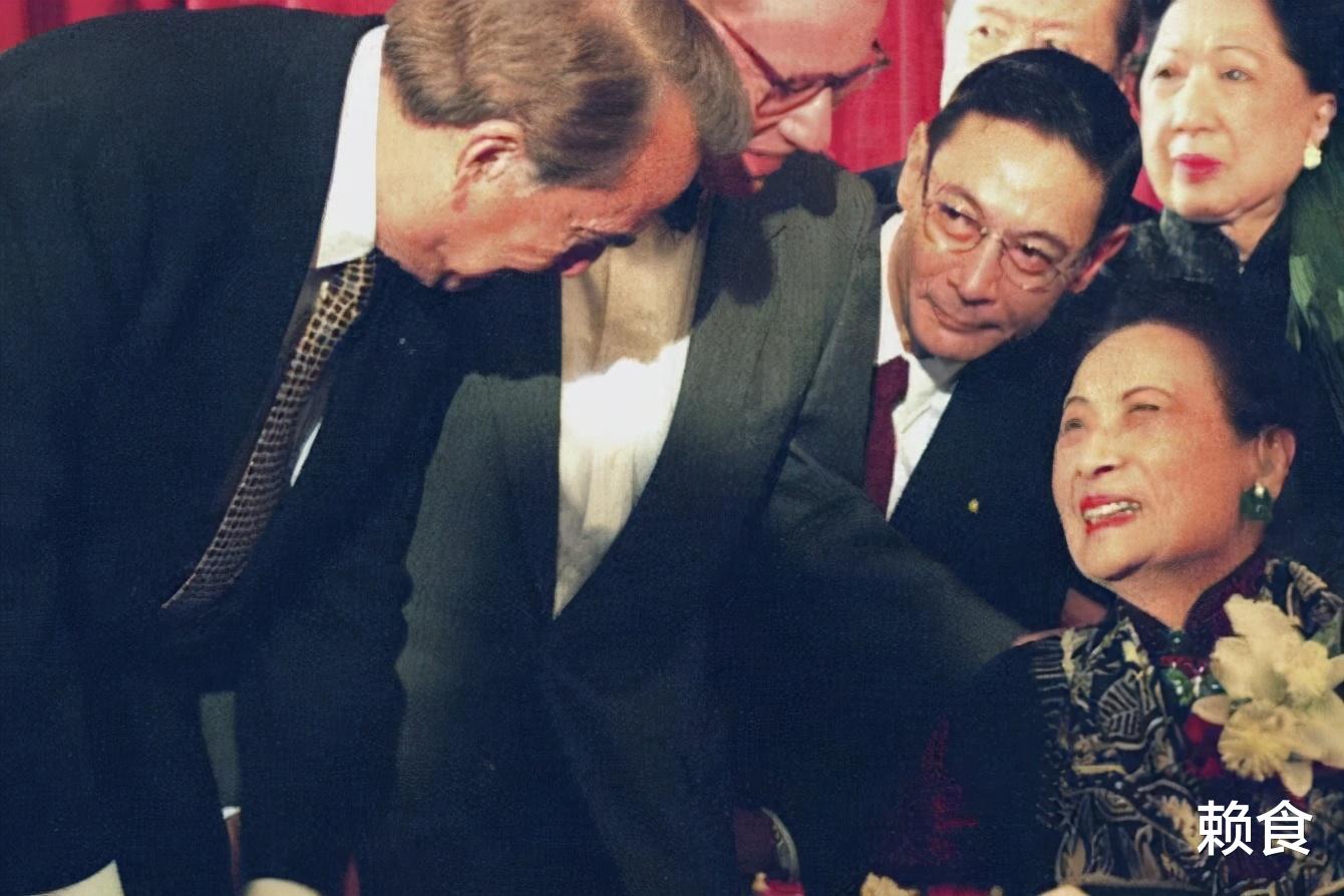 宋美龄|卸妆后的宋美龄！曾吓到蒋介石，内侍回忆揭开其伪善的一面