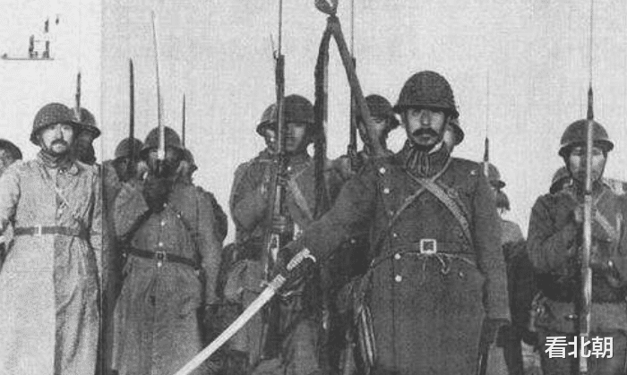 『日军』日军拼刺刀有多厉害？3个鬼子背靠背，一个排的八路军都打不赢