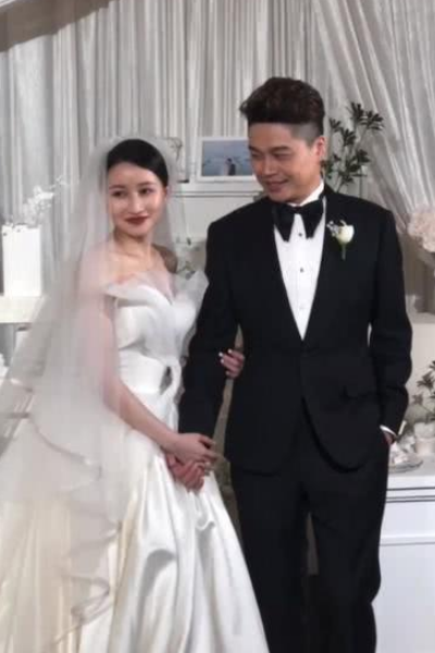 【沈涛】王牌主持人沈涛大婚，娇妻露出正脸，网友：真不是女郎费费！