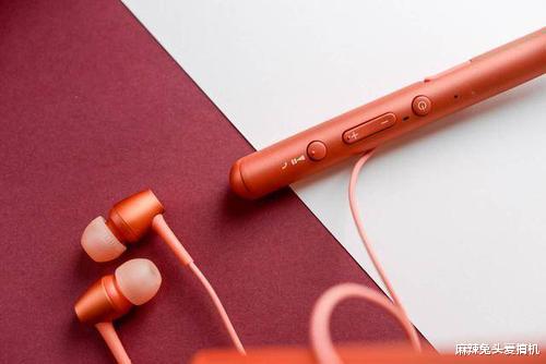 耳机|千元内耳机没啥好说?索尼WI-H700测评,惊喜太多了