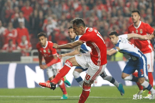 『』0-0！欧洲足坛爆出大冷，榜首全场狂轰24脚，惨遭垫底队逼入绝境