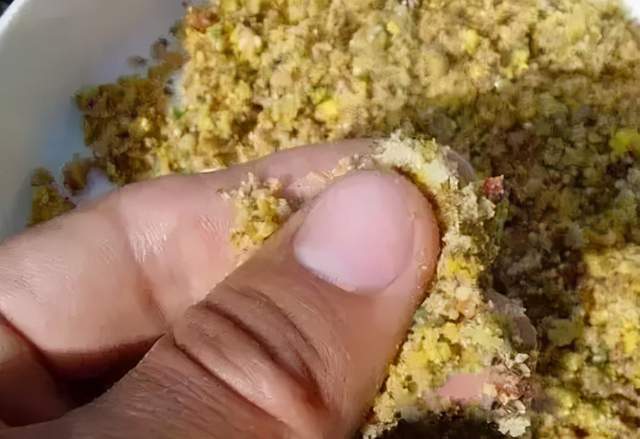 鲤鱼|十三香做配料开饵，野钓的渔获，就是这么硬核