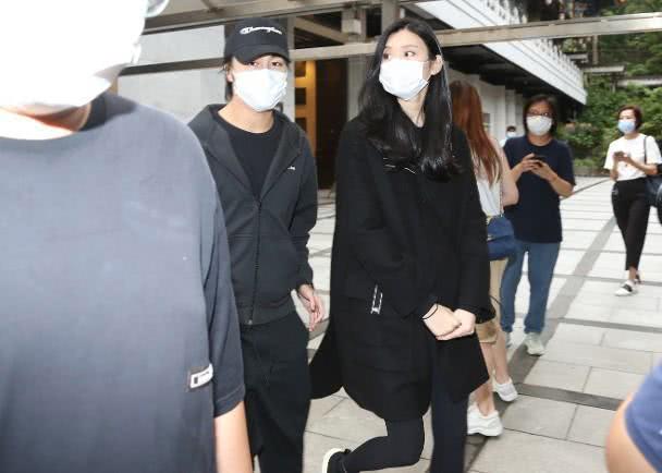 「赌王」赌王头七追悼会排场大，四房其聚显哀思，谁最爱赌王却是一目了然