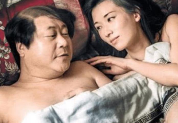 『娱乐圈』原来“睡觉戏”都是这么拍的, 看到演员的表情, 才知道什么是演技