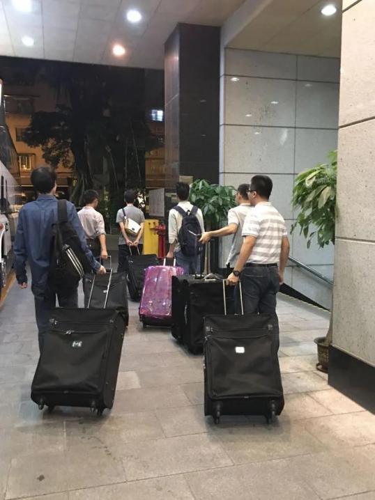 收费站|起底广东黑老大李绍林：纠集100人围堵收费站，你不听话他就掏枪