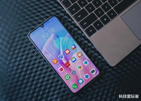 『华为』继最便宜5G手机之后,华为再度发力千元机:天玑820+90Hz珍珠屏