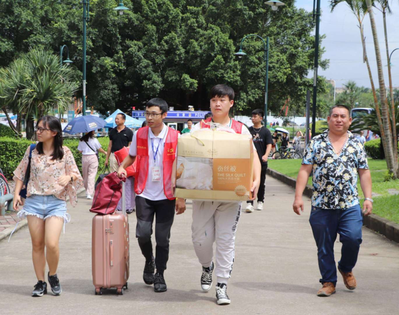 大学|大一学生的生活费怎么给?家长截然不同的三种方式,效果大不相同