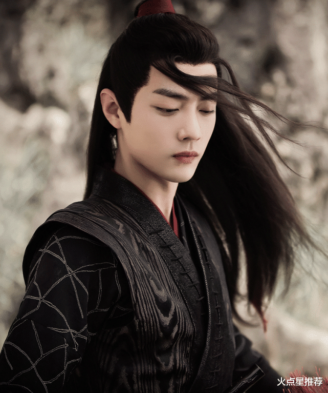 『肖战』肖战“开工照”公开，未修生图暴露真容，这谁还认得出？