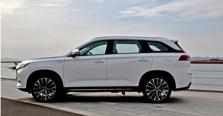 欧尚x7▲长安终于发飙了!空间不输哈弗H6,配1.5T引擎+独悬,还质保终身