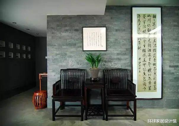 『汪涵』汪涵首曝家中字画挂满墙，住房龄20年旧家属区，与何炅家风格迥异