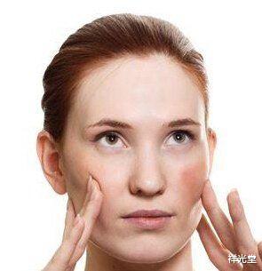 「空腹」晨起后空腹喝一杯淡盐水,坚持一个月,身体变化会让你意外